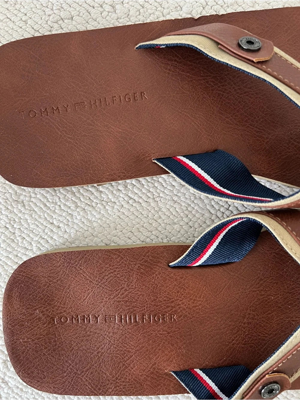 Tommy Hilfiger Men's Brown Leather Flip Flops Size: 9 M
